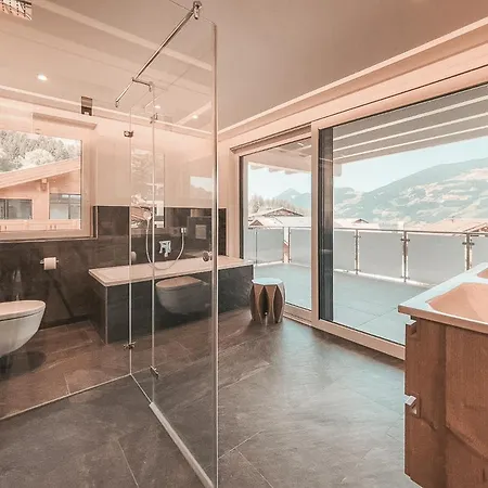 Feriehus Cloud 9 - Private Whirlpool & Rooftop Terrace Fügen