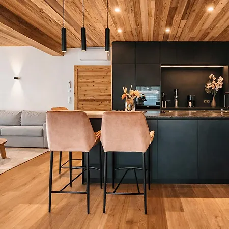 Cloud 9 - Penthouse With Rooftop Terrace & Private Whirlpool By Alpenluxus Collection