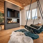 Cloud 9 - Penthouse With Rooftop Terrace & Private Whirlpool, Alpenluxus Collection